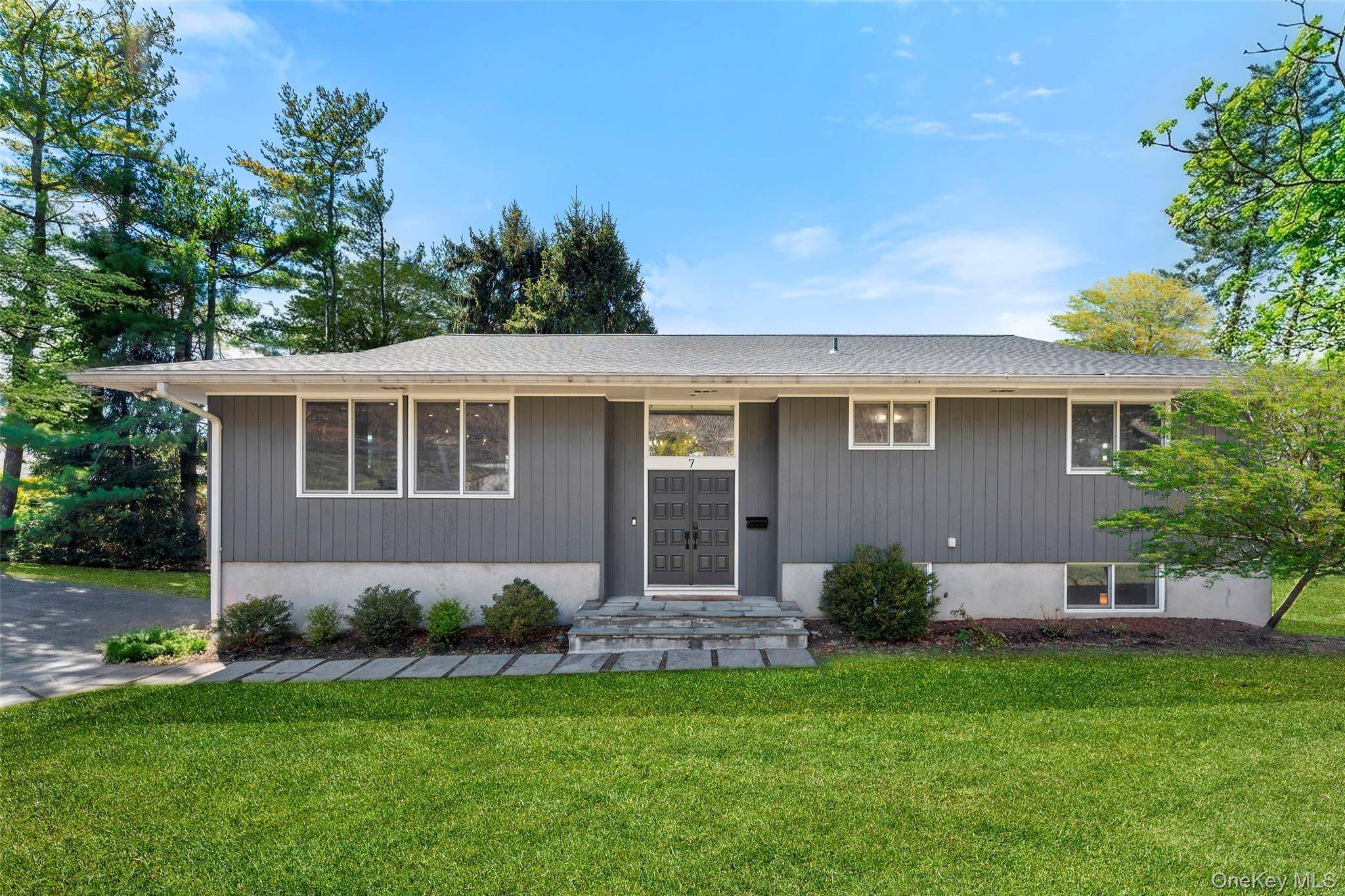 7 Dogwood LN, Irvington, NY 10533