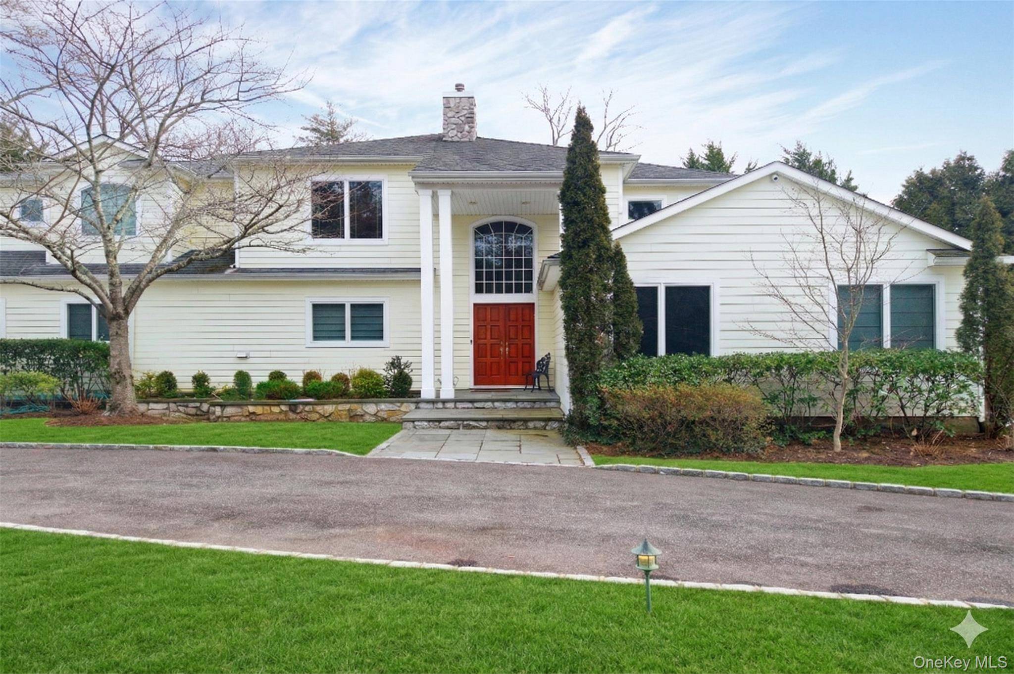 9 Meadowbrook LN, Old Westbury, NY 11568
