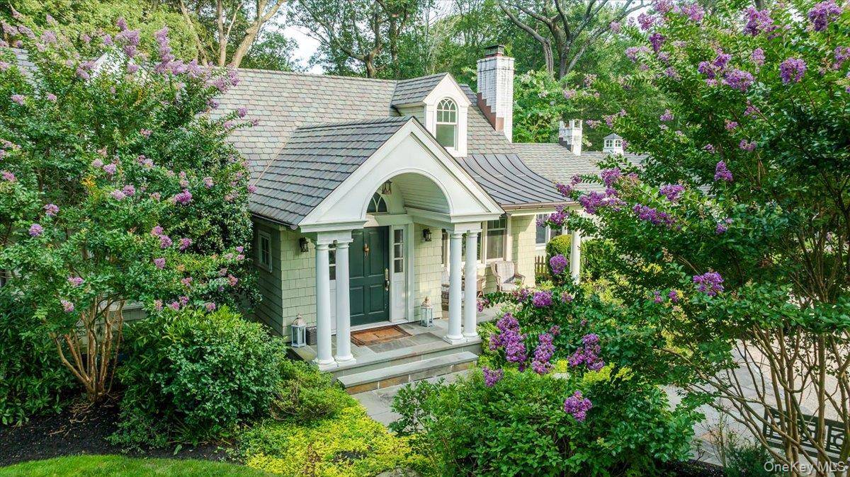 203 Sunset RD, Oyster Bay Cove, NY 11771