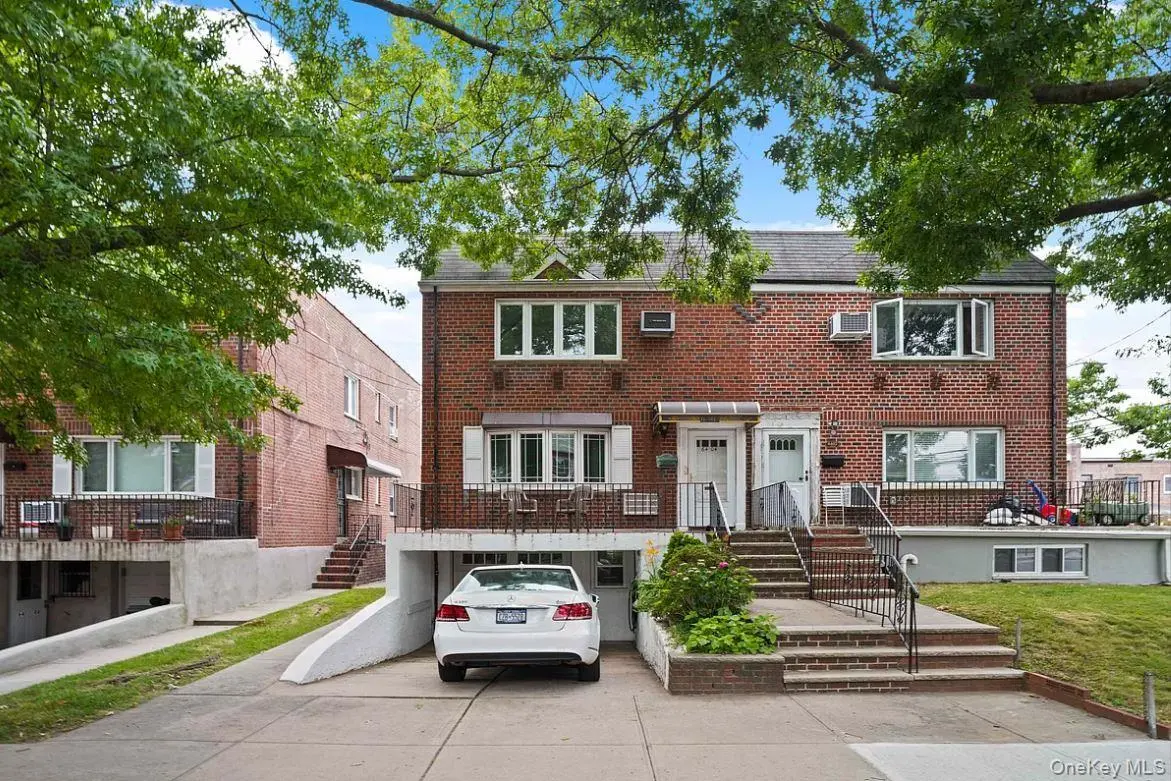 64-04 78th ST, Middle Village, NY 11379