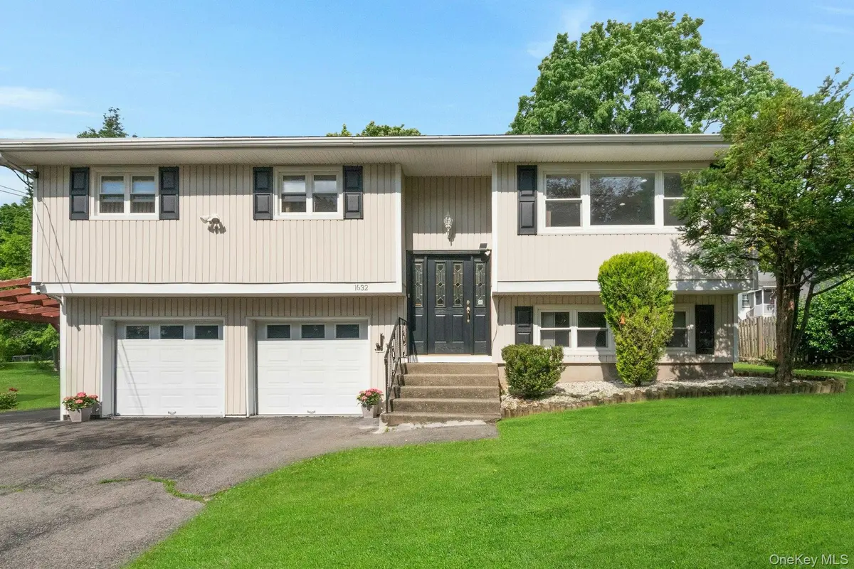 1632 Paine ST, Yorktown Heights, NY 10598