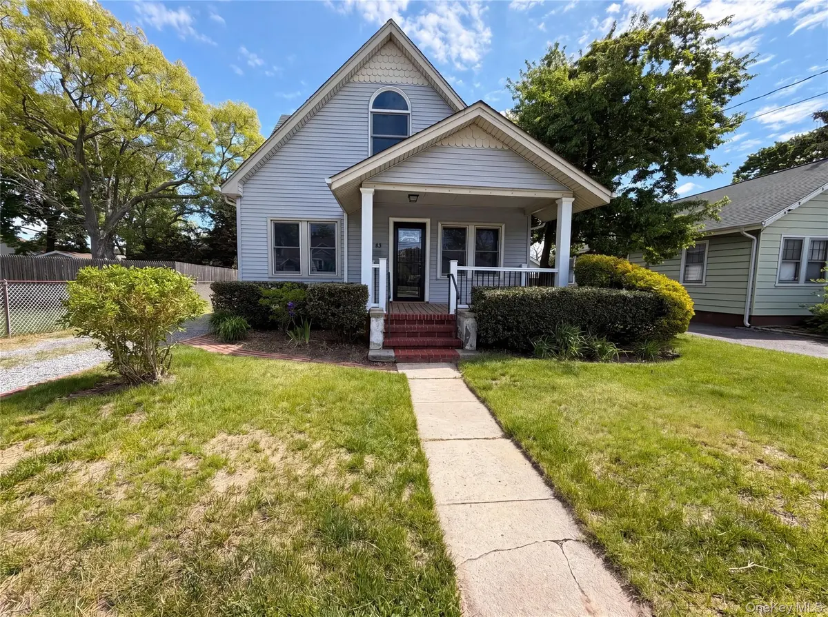 43 Highland AVE, Patchogue, NY 11772