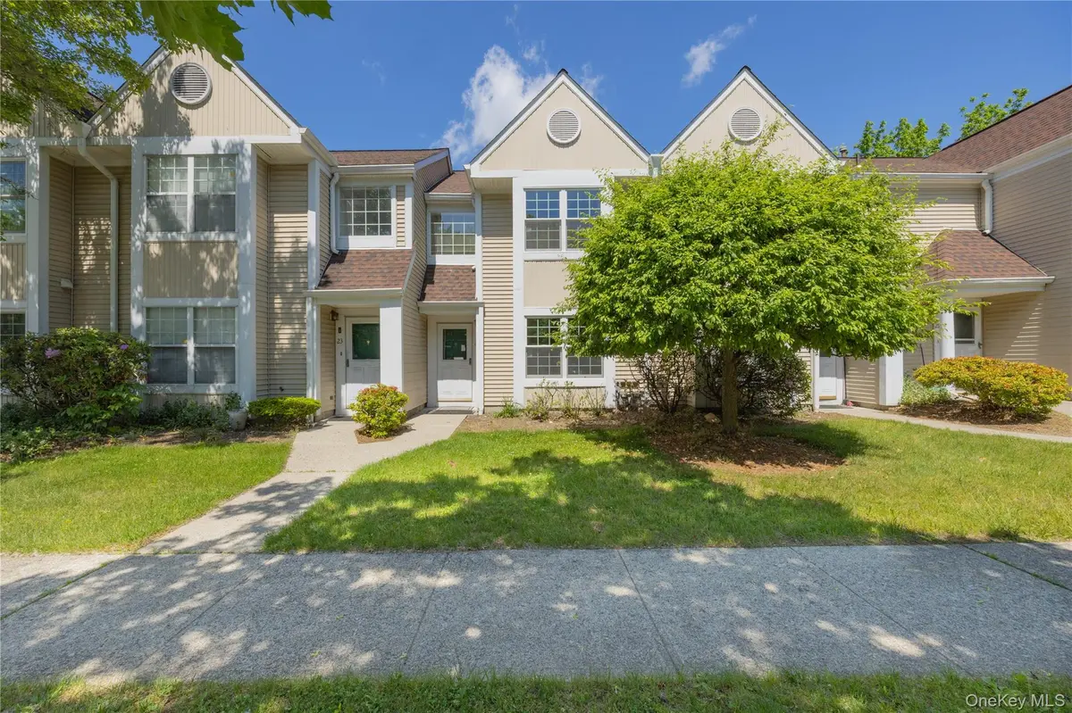 25 Creekside CIR, Spring Valley, NY 10977