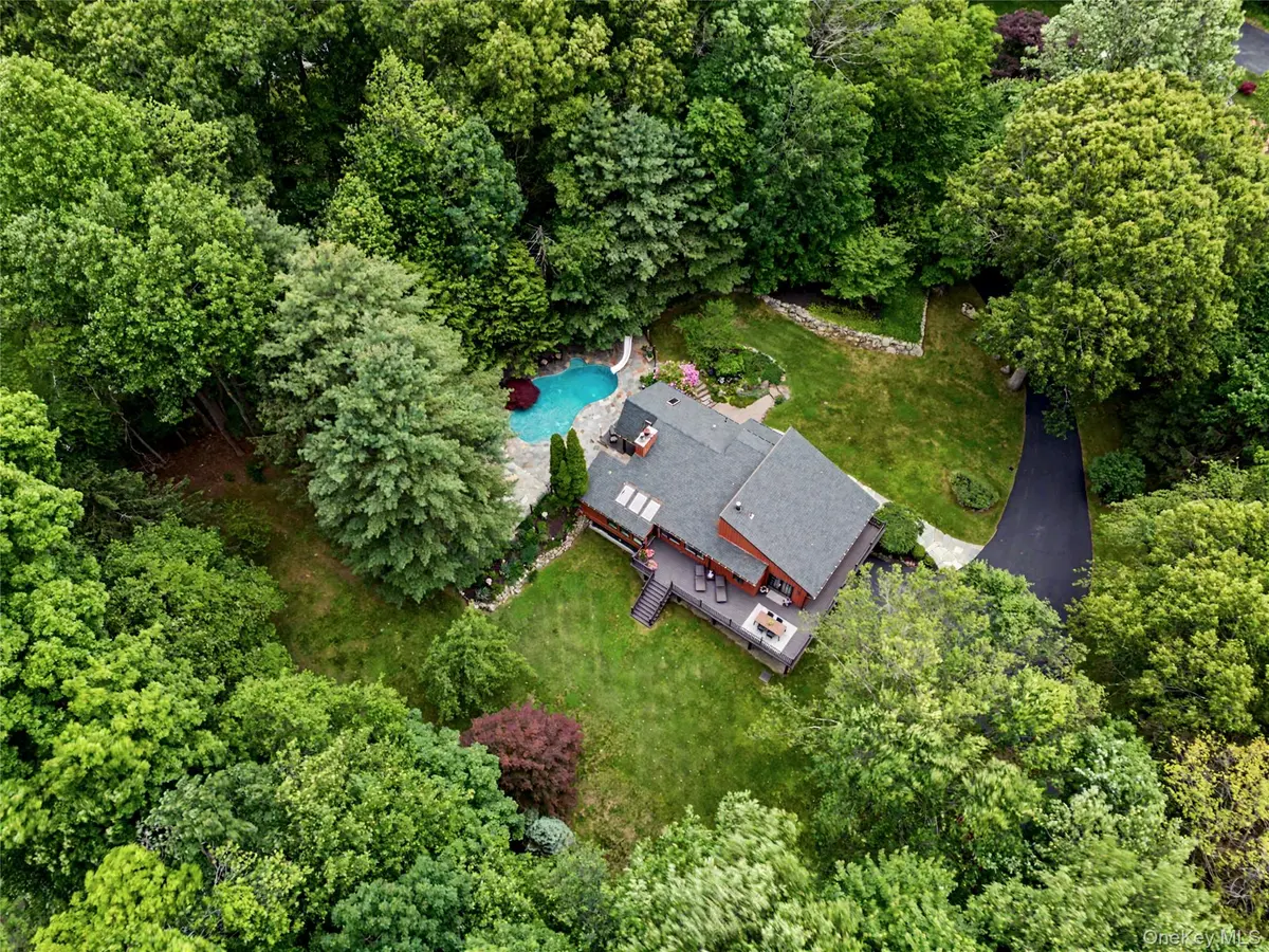 12 Keyrel LN, Mahopac, NY 10541