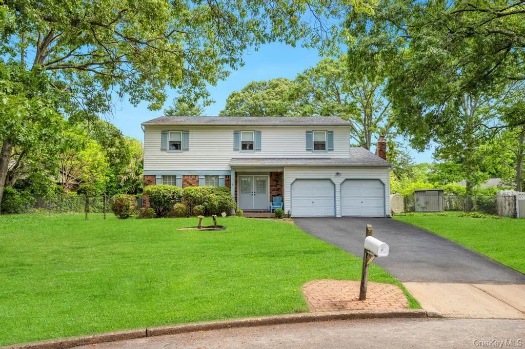 32 Chatham Woods DR, Centereach, NY 11720