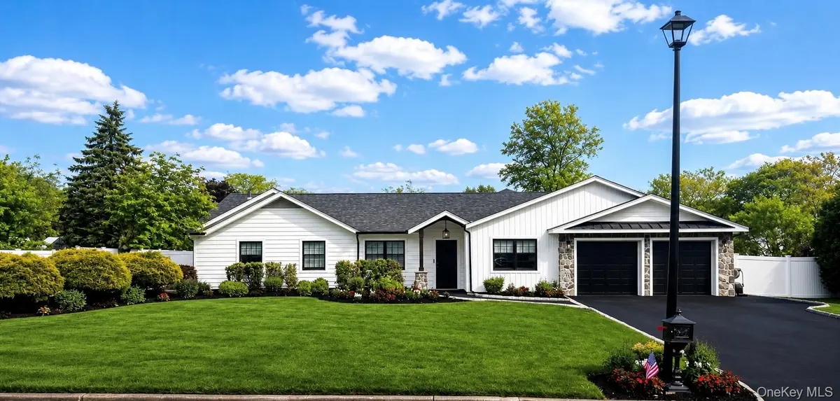 38 Long Meadow PL, South Setauket, NY 11720