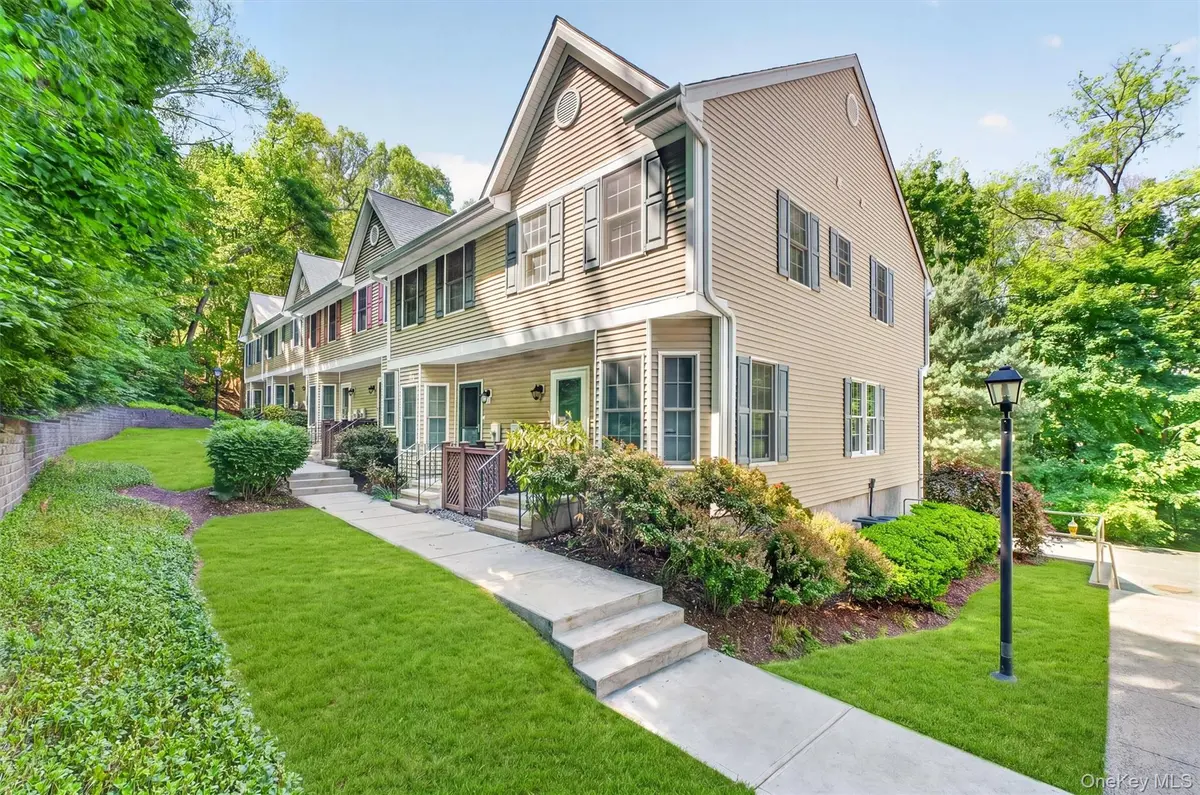 300 West ST #8, Mount Kisco, NY 10549