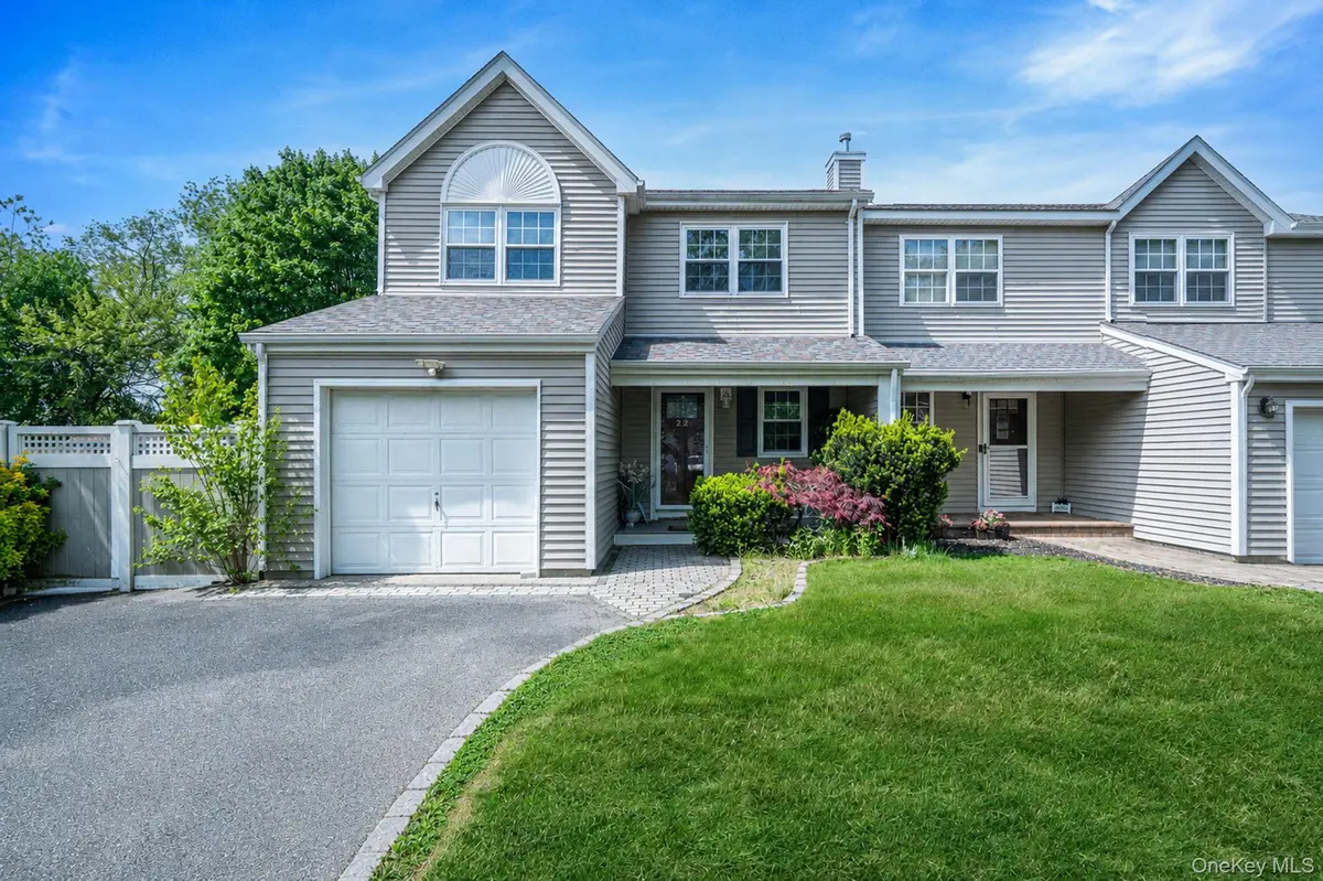 22 Walnut ST, Central Islip, NY 11722