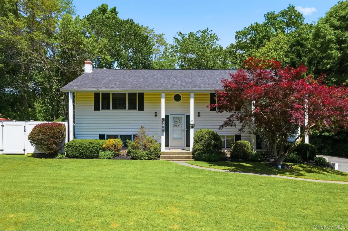 22 Kendell DR, Wappingers Falls, NY 12590