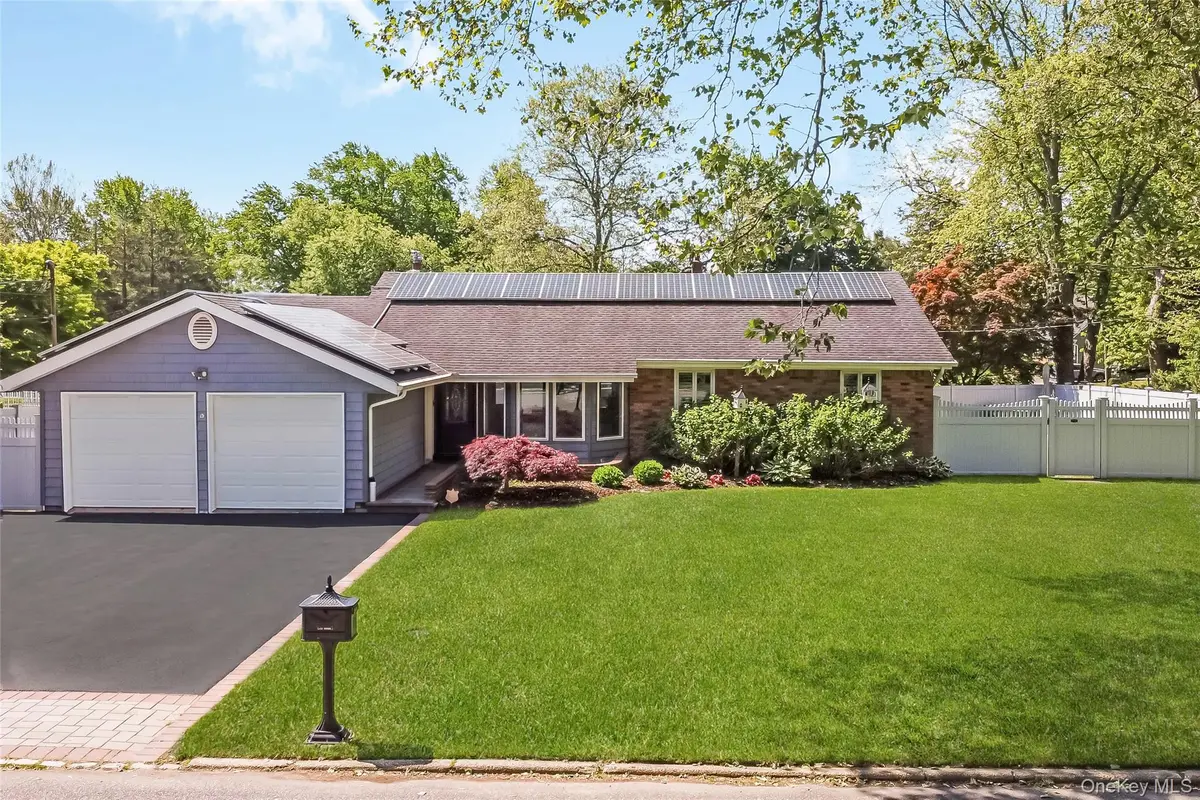 73 Ciro ST, Huntington, NY 11743