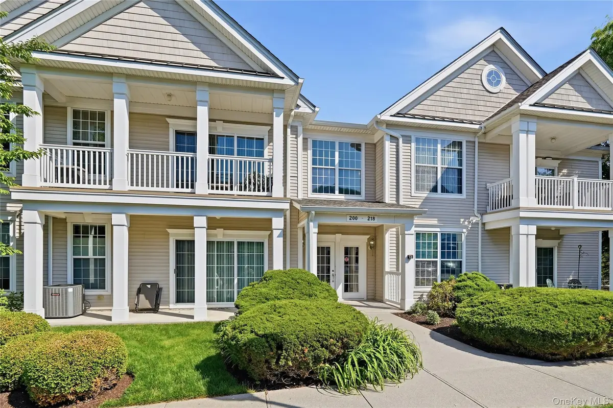 204 Saratoga LN, Fishkill, NY 12524