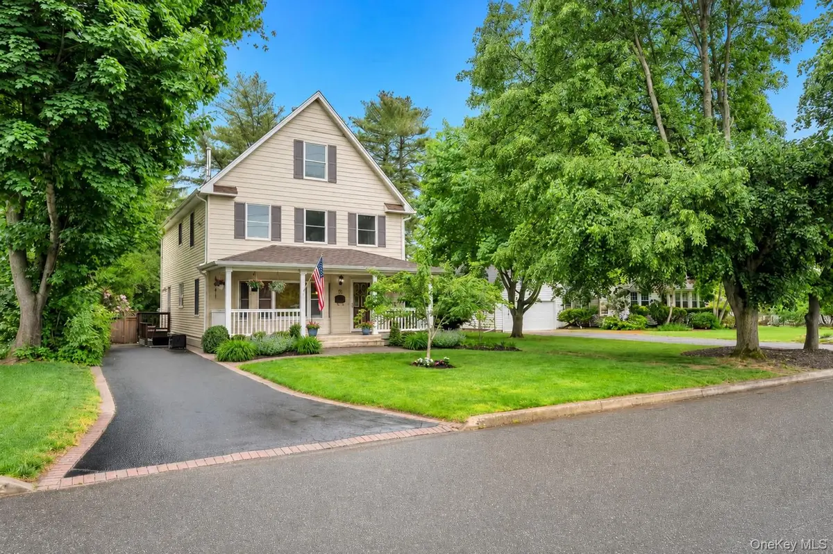 75 Elm AVE, Smithtown, NY 11787