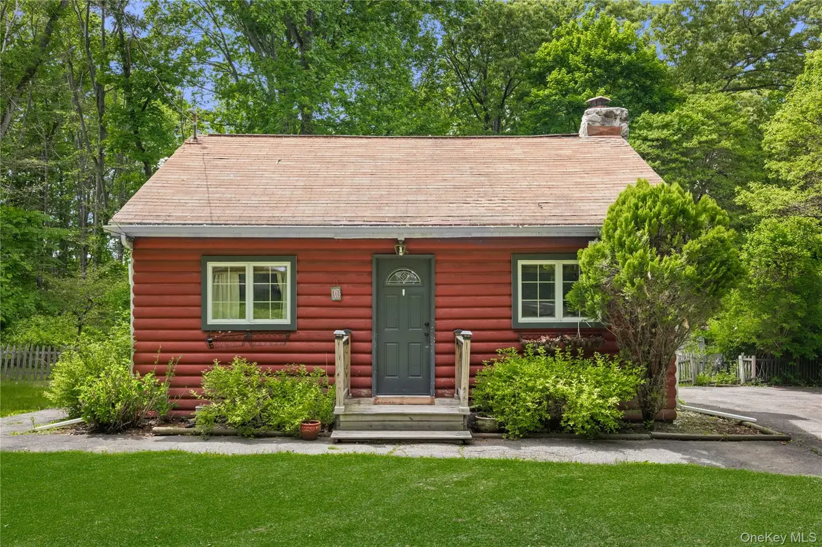 10 McGregor LN, Crompond, NY 10517