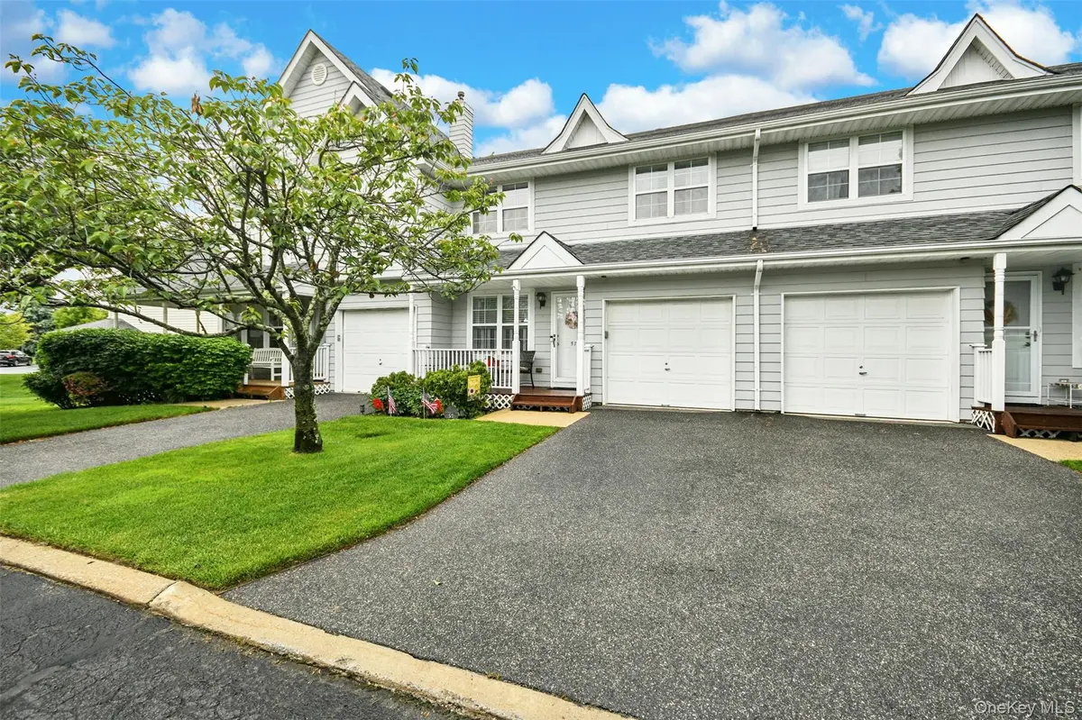 57 Maple Wing BLVD, Central Islip, NY 11722