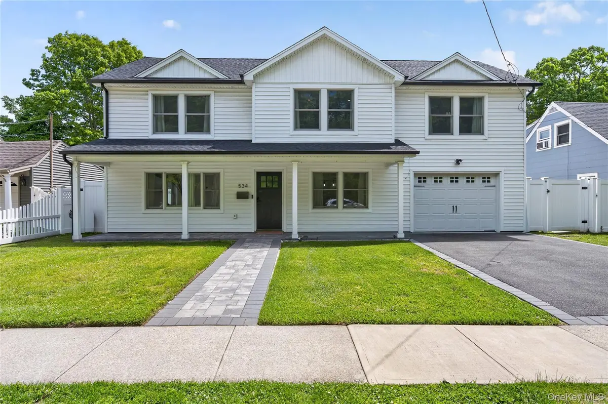 534 Riverside AVE, Massapequa, NY 11758