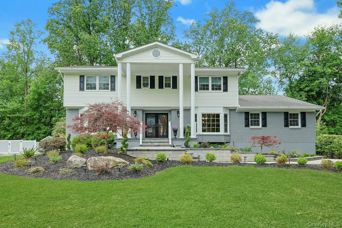 8 Dunmore RD, New City, NY 10956