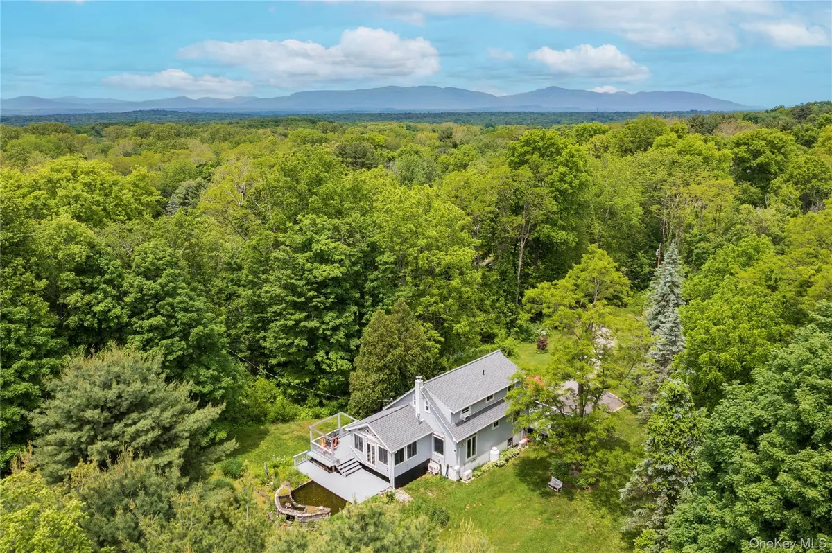 10 Pilgrims Progress RD, Rhinebeck, NY 12572