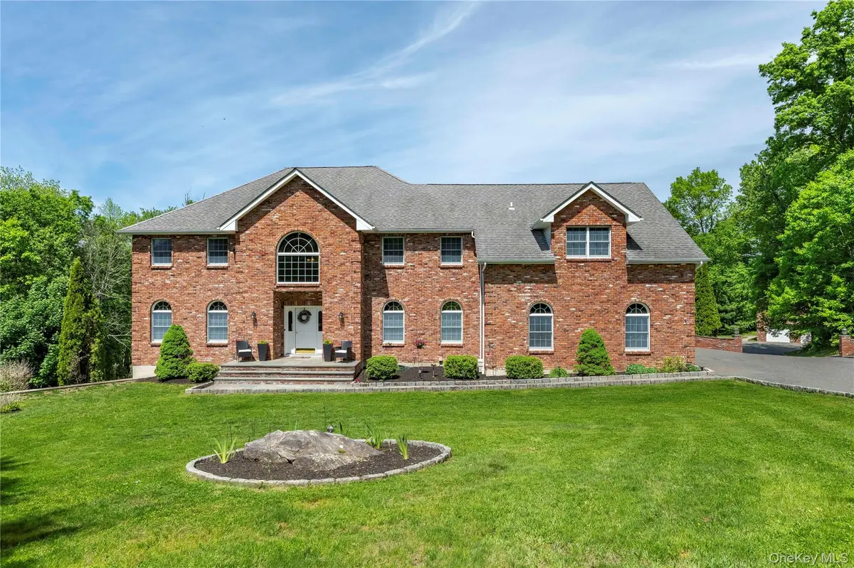 82 Anton DR, Carmel, NY 10512