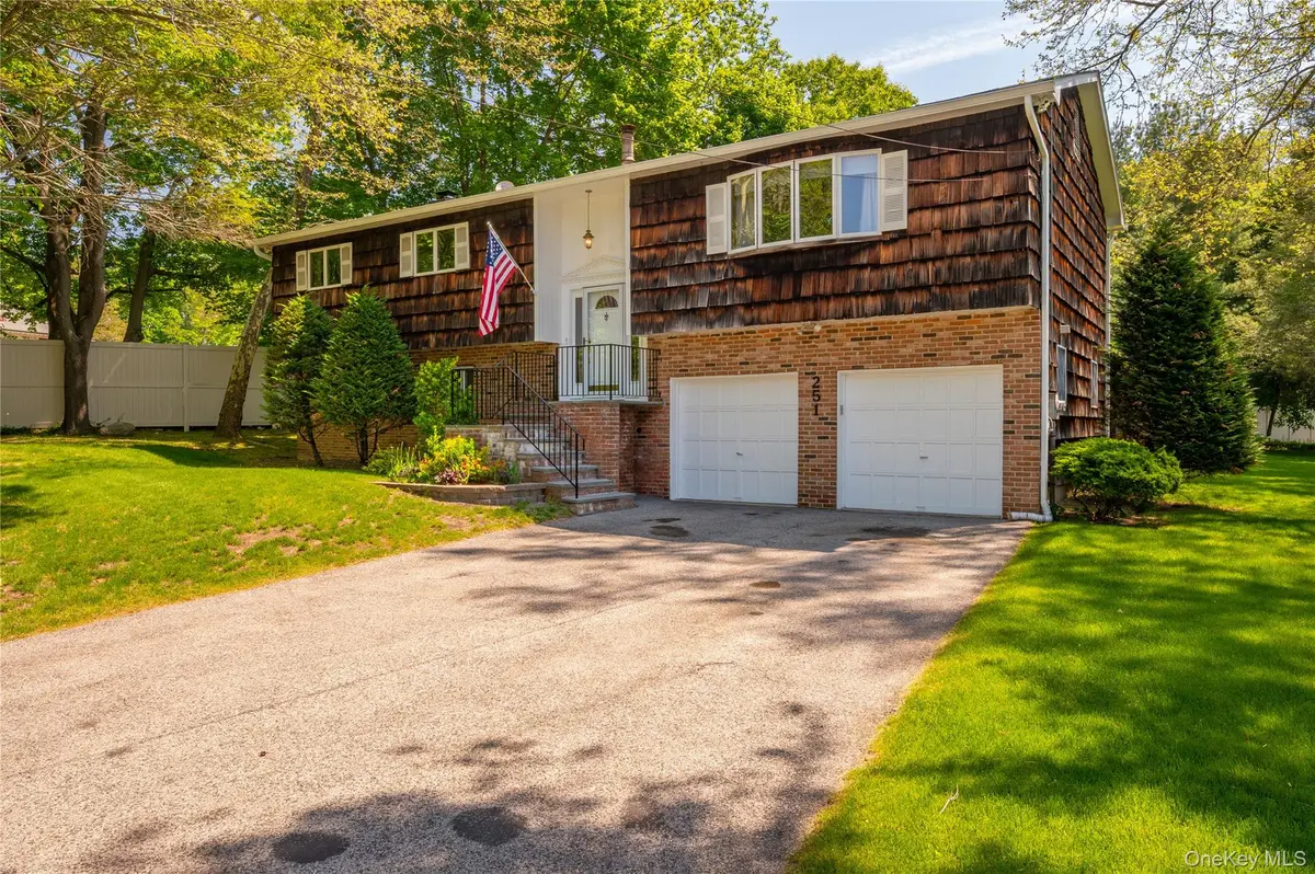 251 Bainbridge AVE, Thornwood, NY 10594