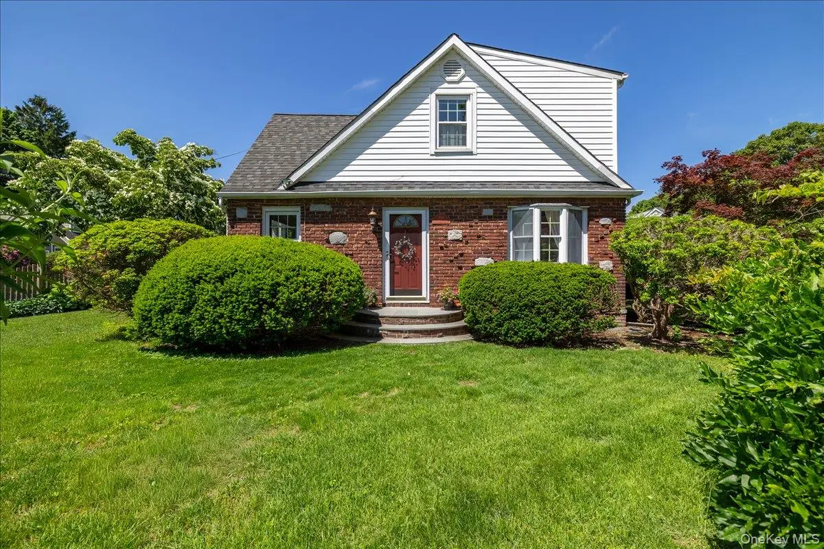 200 Van Buren ST, Centerport, NY 11721
