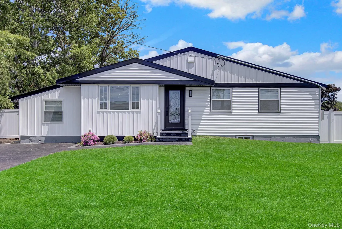 13 W 15th ST, Deer Park, NY 11729