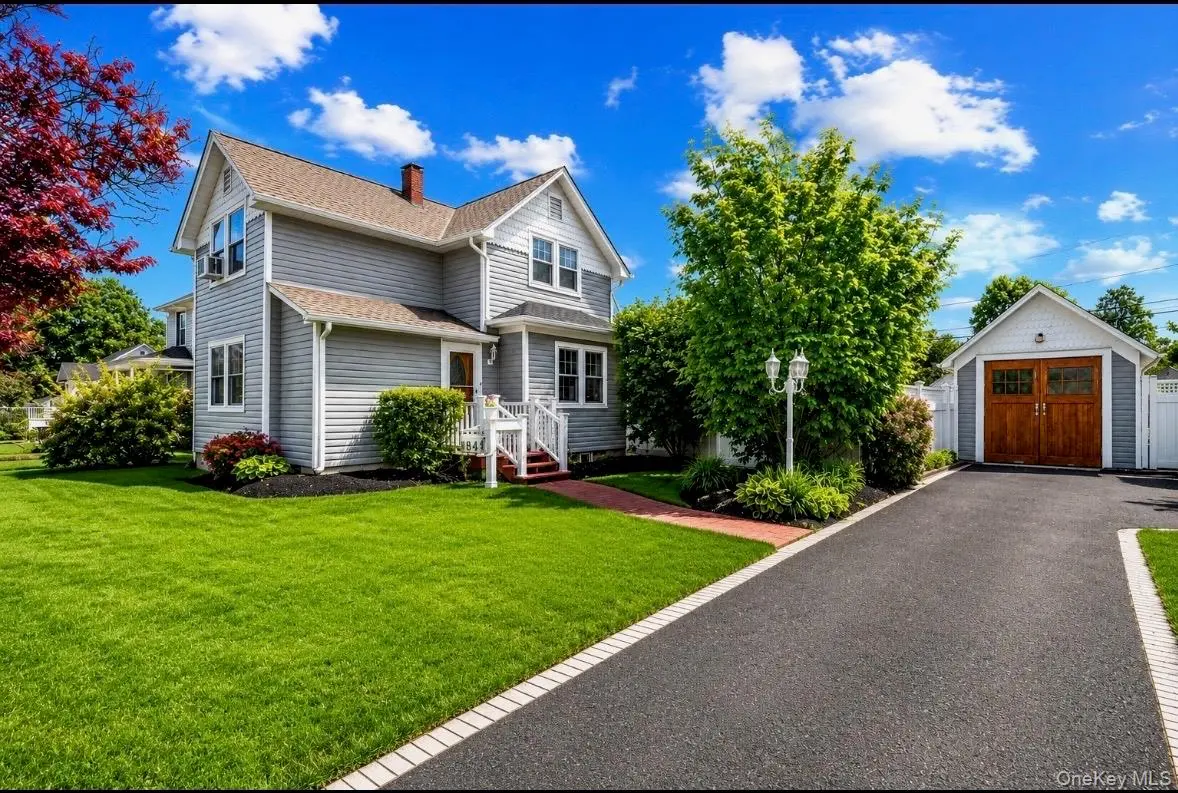 84 E Lakewood ST, Patchogue, NY 11772