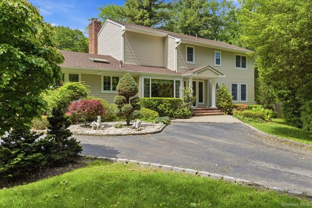 6 Brandy RD, Cold Spring Harbor, NY 11724