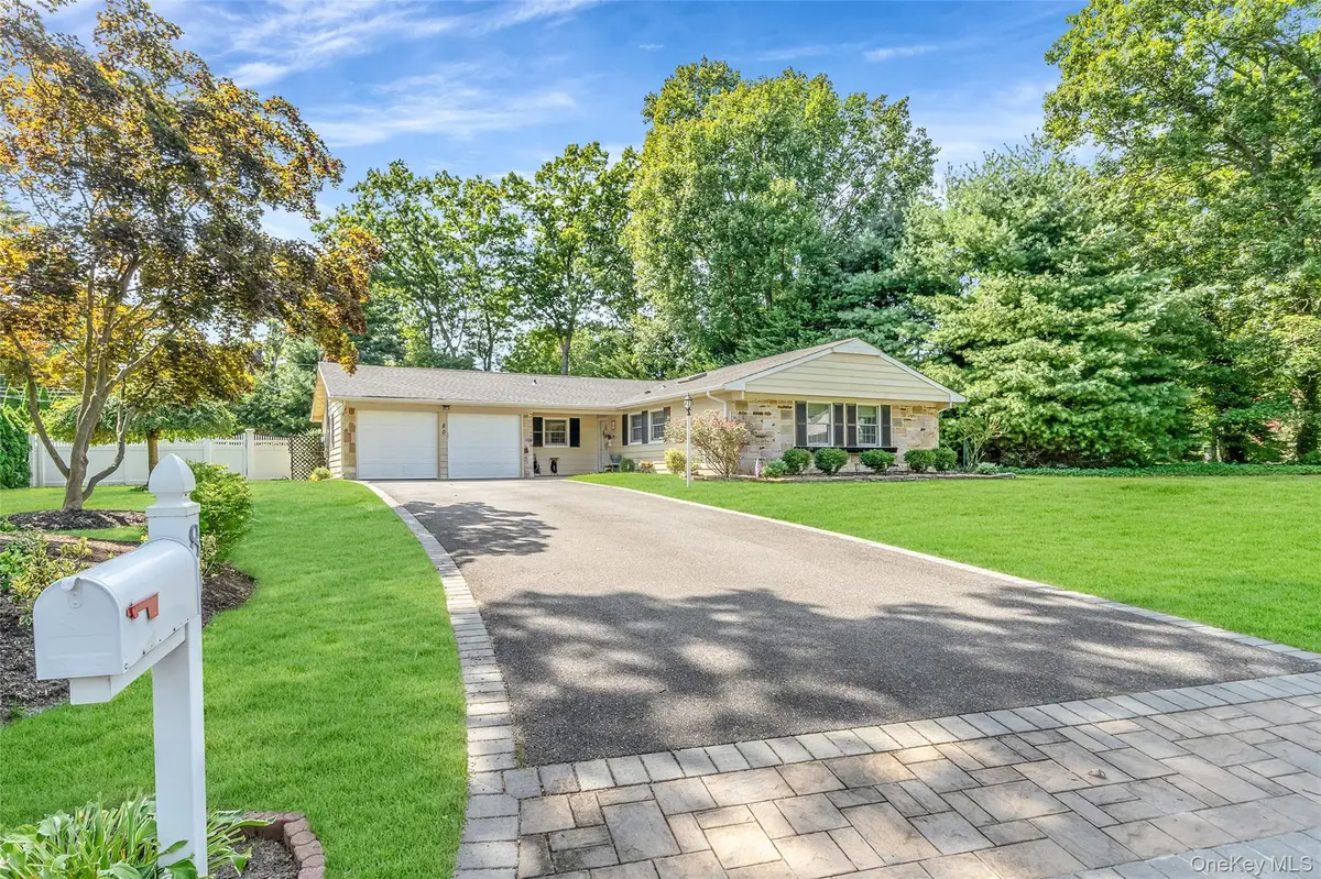 80 Sycamore CIR, Stony Brook, NY 11790
