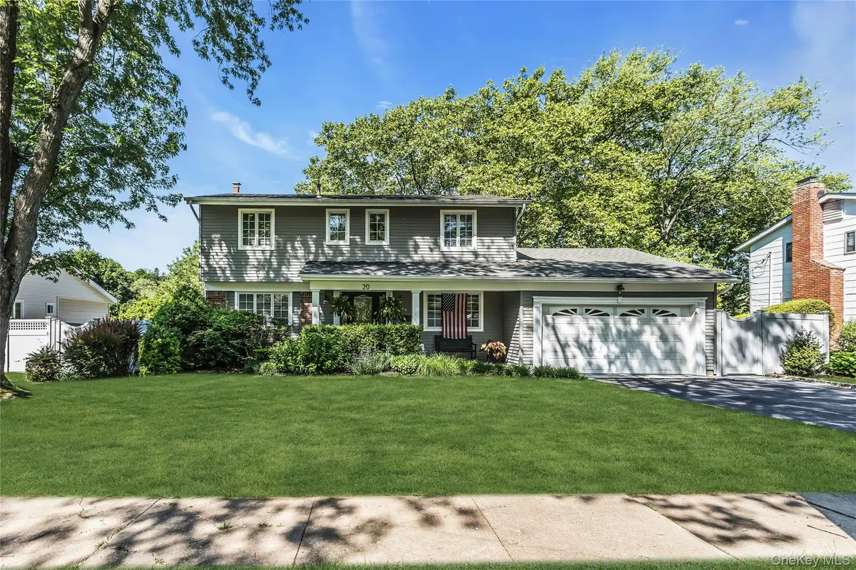 20 Lancia DR, East Norwich, NY 11732