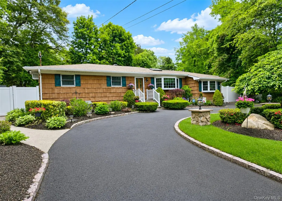9 Holly ST, Centereach, NY 11720