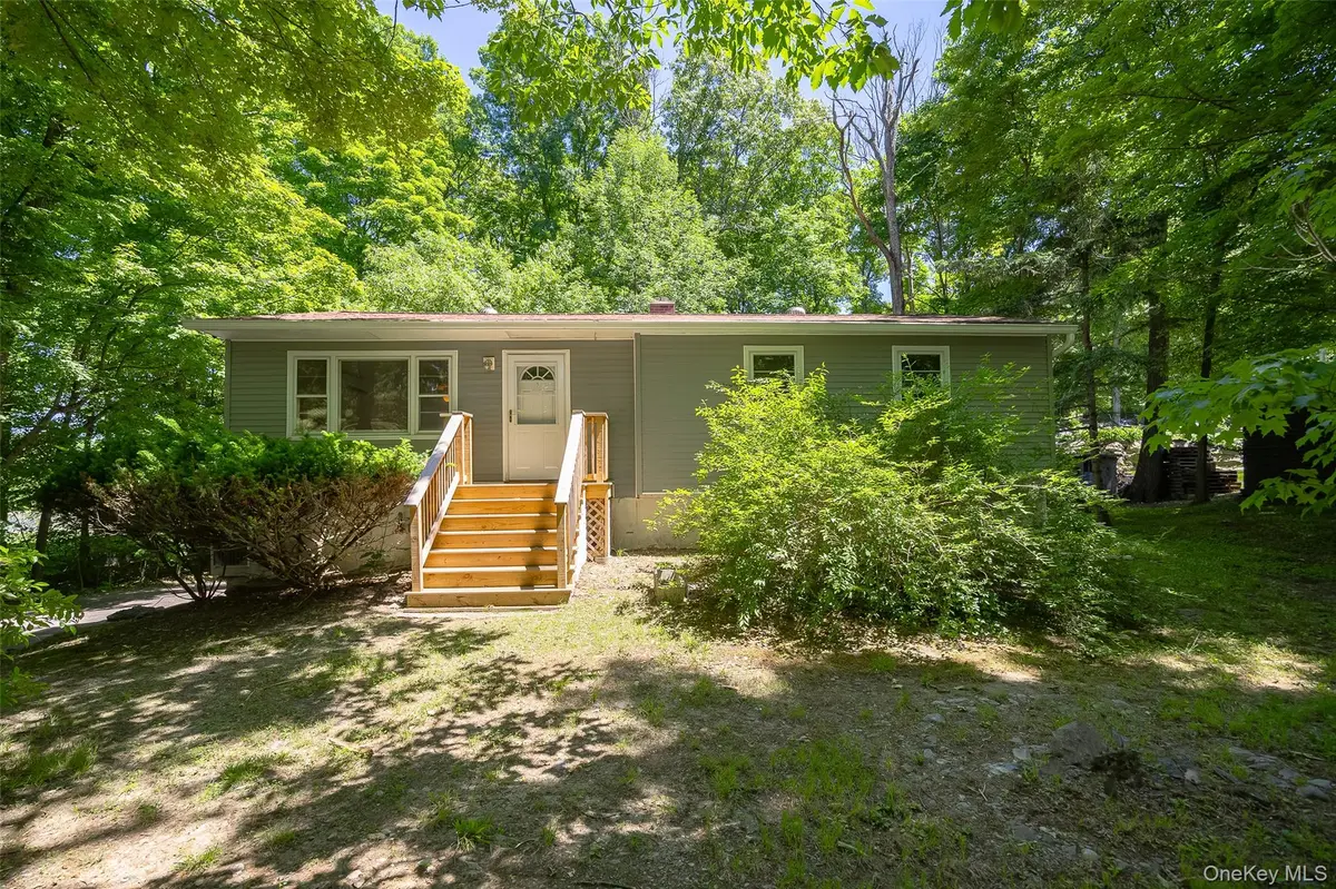 662 Willow Brook RD, Clinton Corners, NY 12514