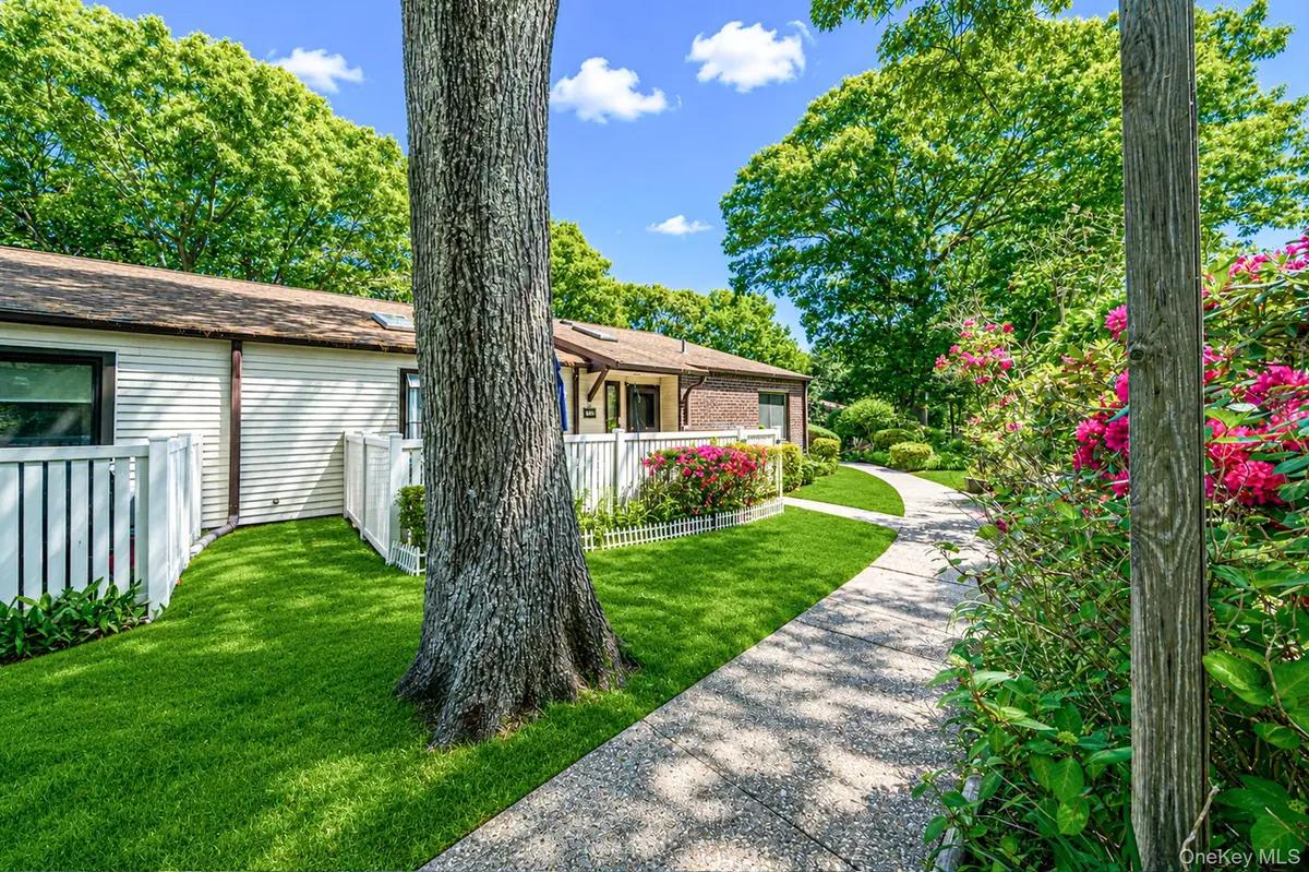 94 Birchwood RD, Coram, NY 11727