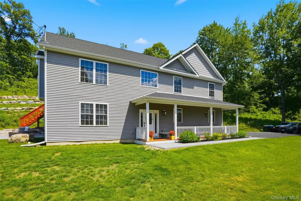 110 N Drury LN, Newburgh, NY 12550