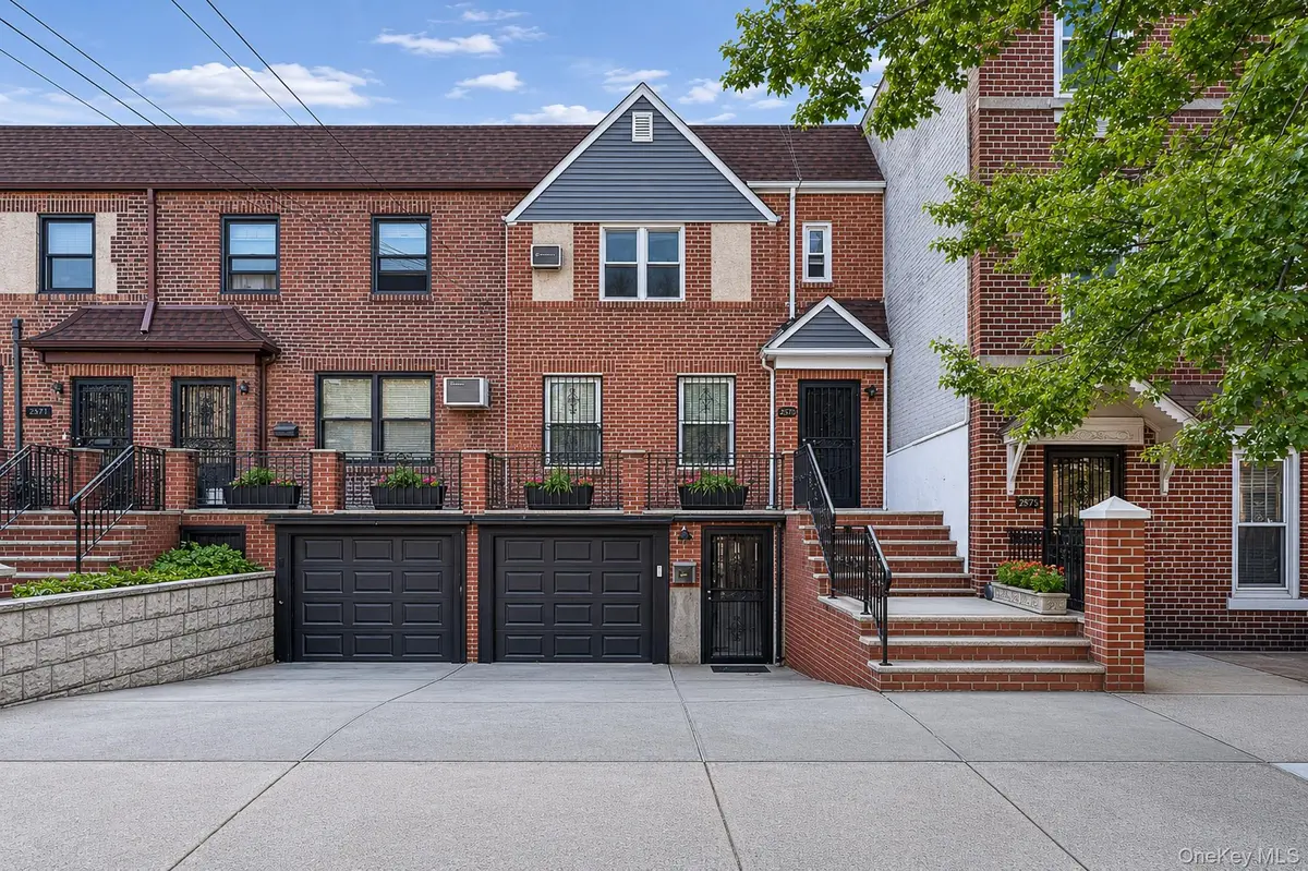 25-75 43rd ST, Astoria, NY 11103