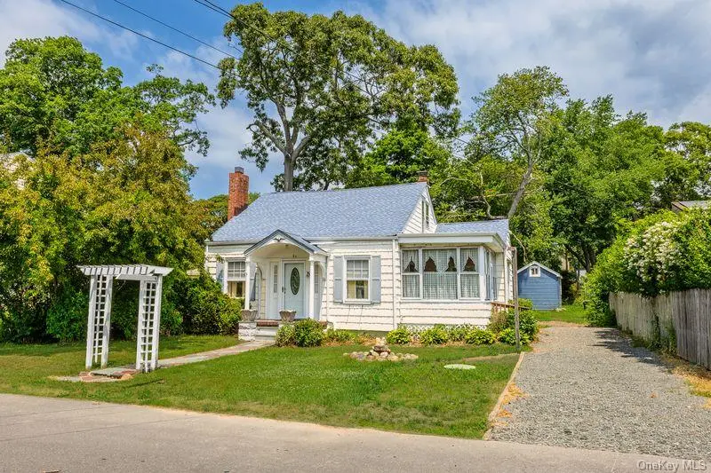84 Riviera DR, Mastic, NY 11950