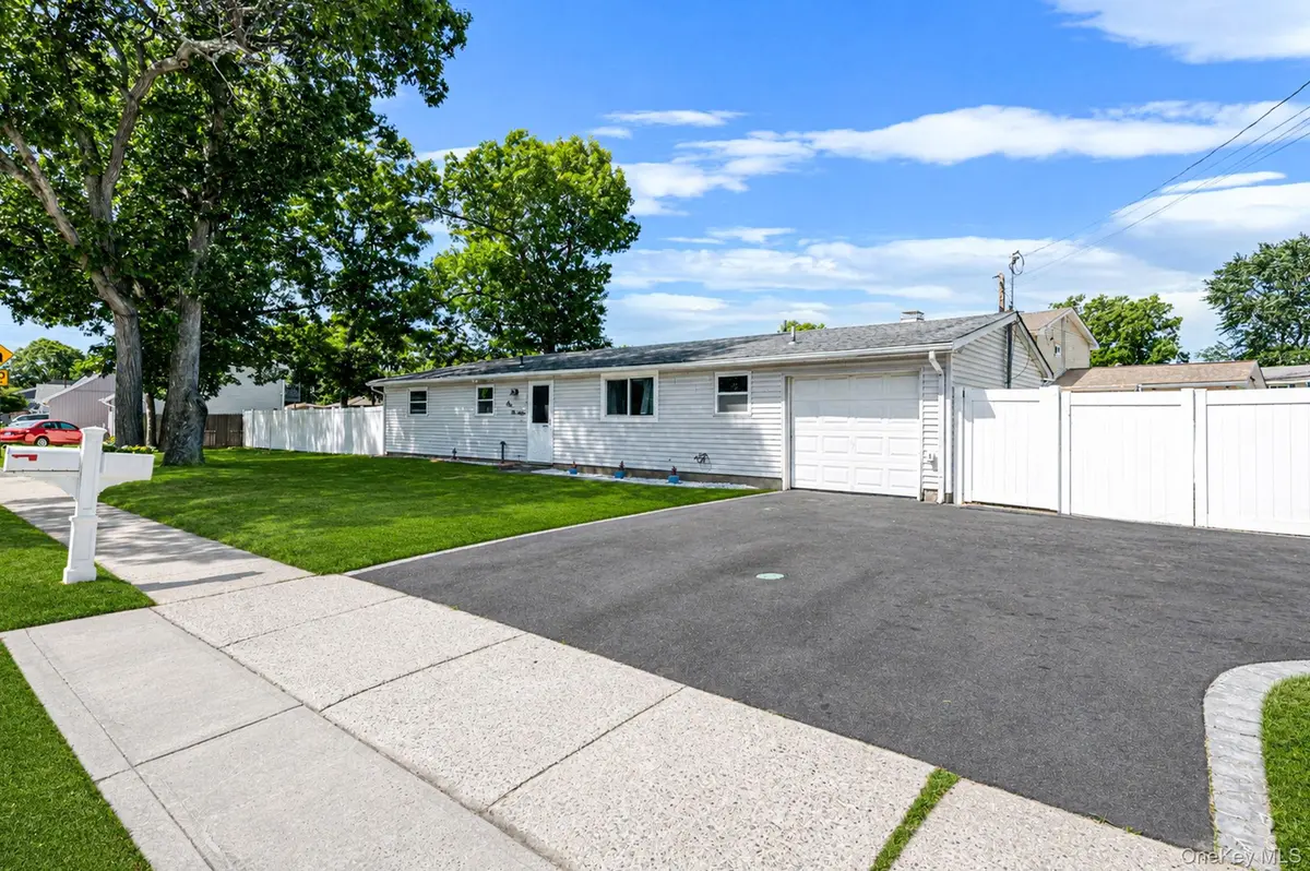 100 Patchogue Holbrook RD, Ronkonkoma, NY 11779