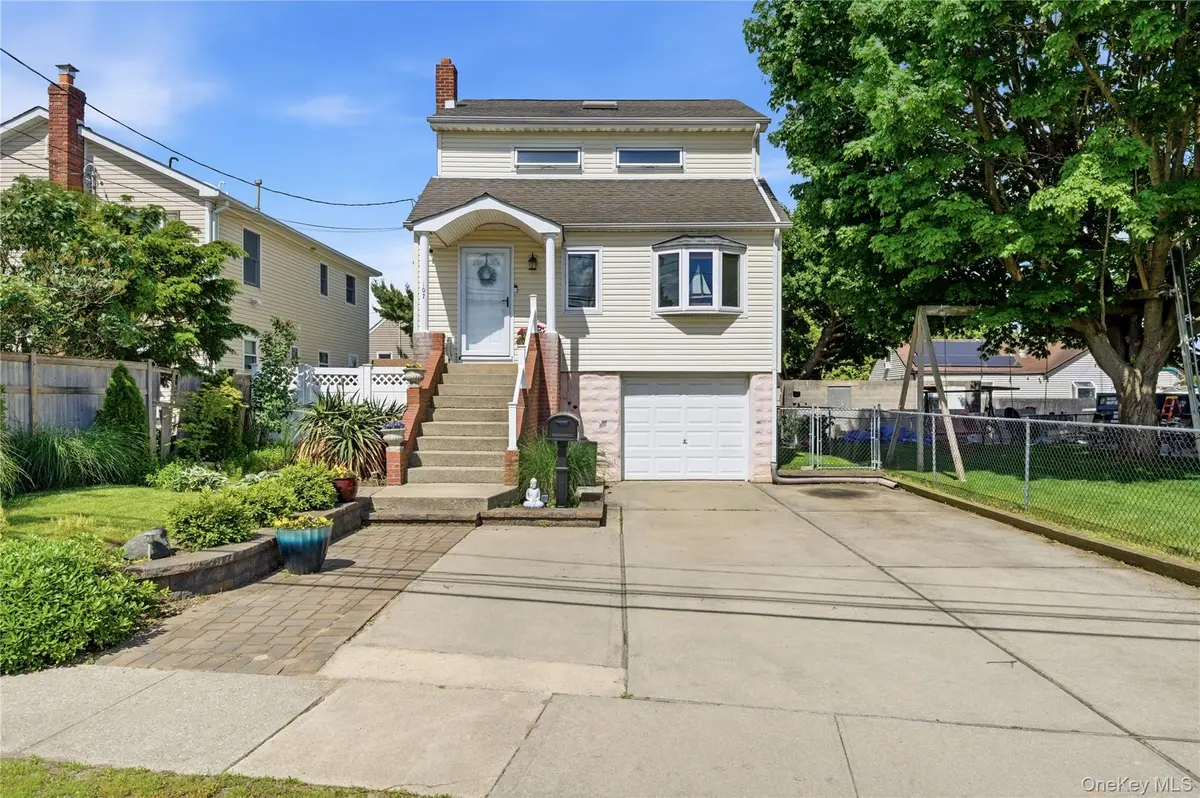 107 E Shore RD, Lindenhurst, NY 11757