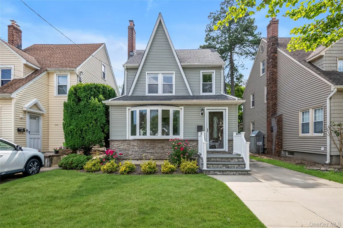 309 Marcellus RD, Mineola, NY 11501
