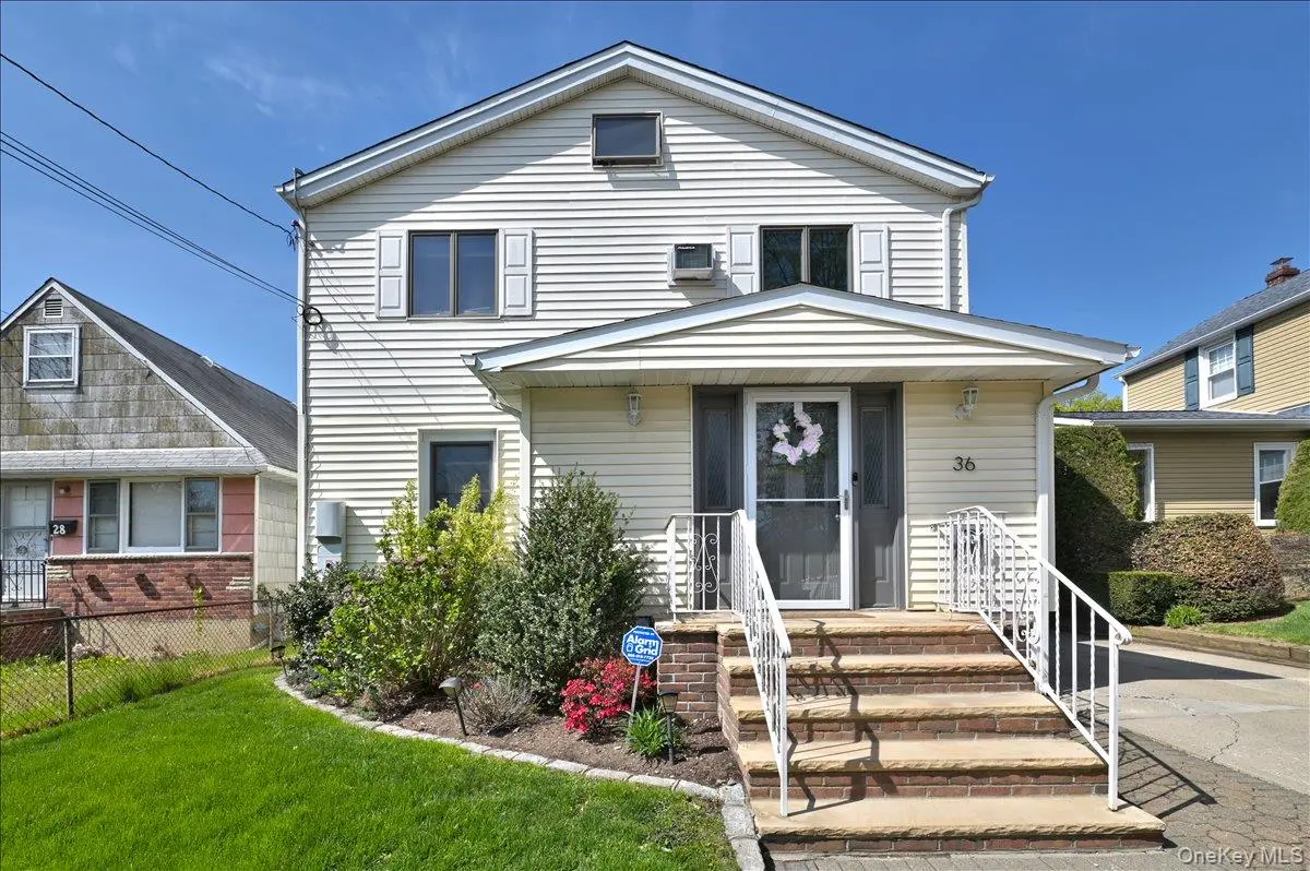36 Barwick ST, Floral Park, NY 11001