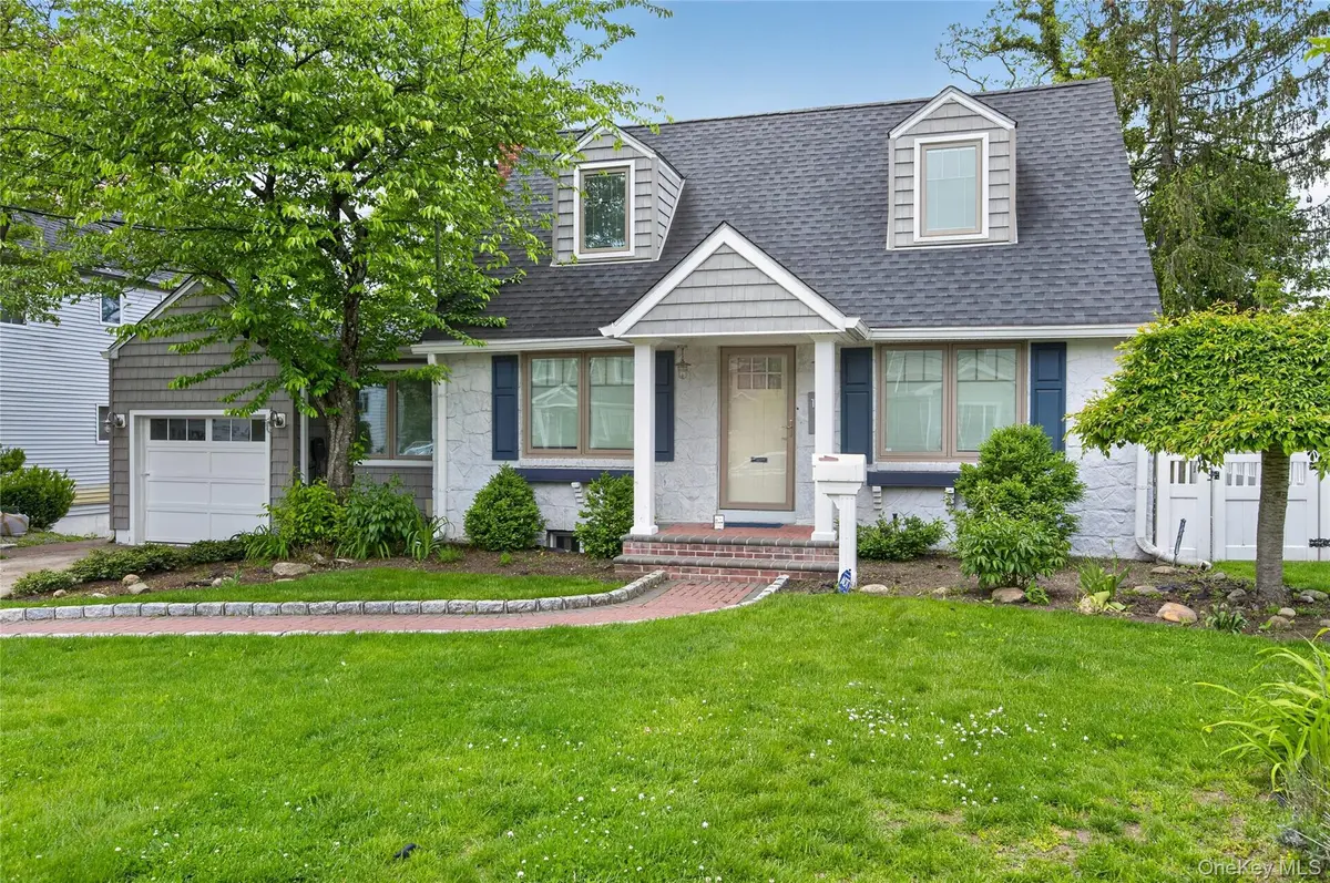 161 Greenway, New Hyde Park, NY 11040