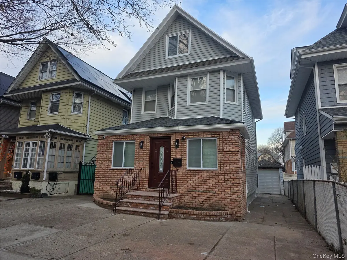 8523 106th ST, Richmond Hill, NY 11418