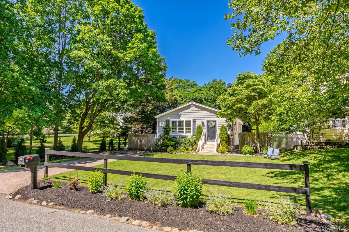 18 N Hampton AVE, Miller Place, NY 11764
