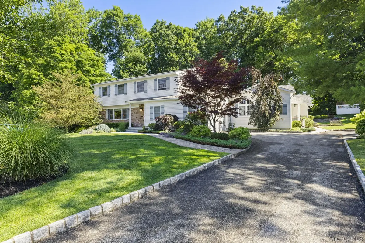 4 Dolphin RD, New City, NY 10956