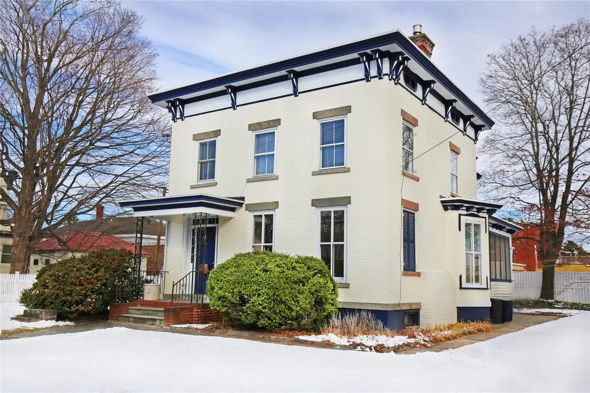 11 W Bridge ST, Saugerties, NY 12477