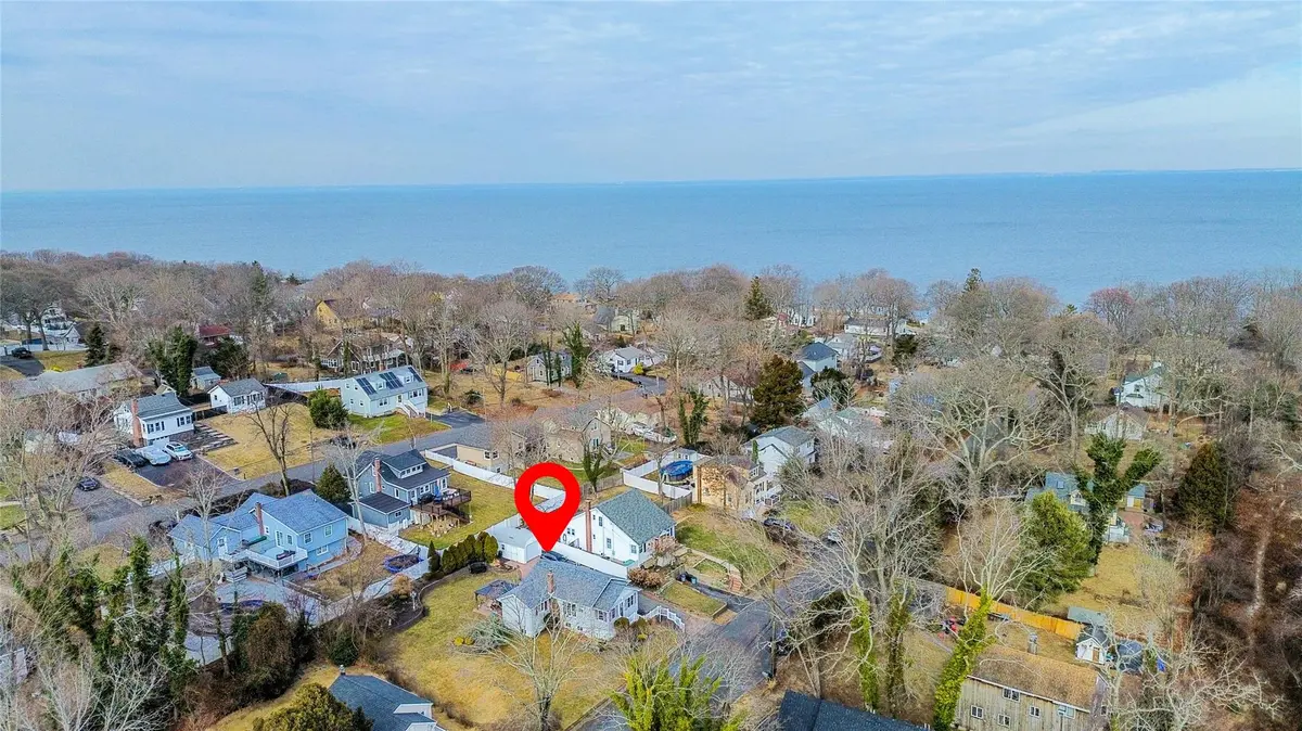 30 Amagansett DR, Sound Beach, NY 11789