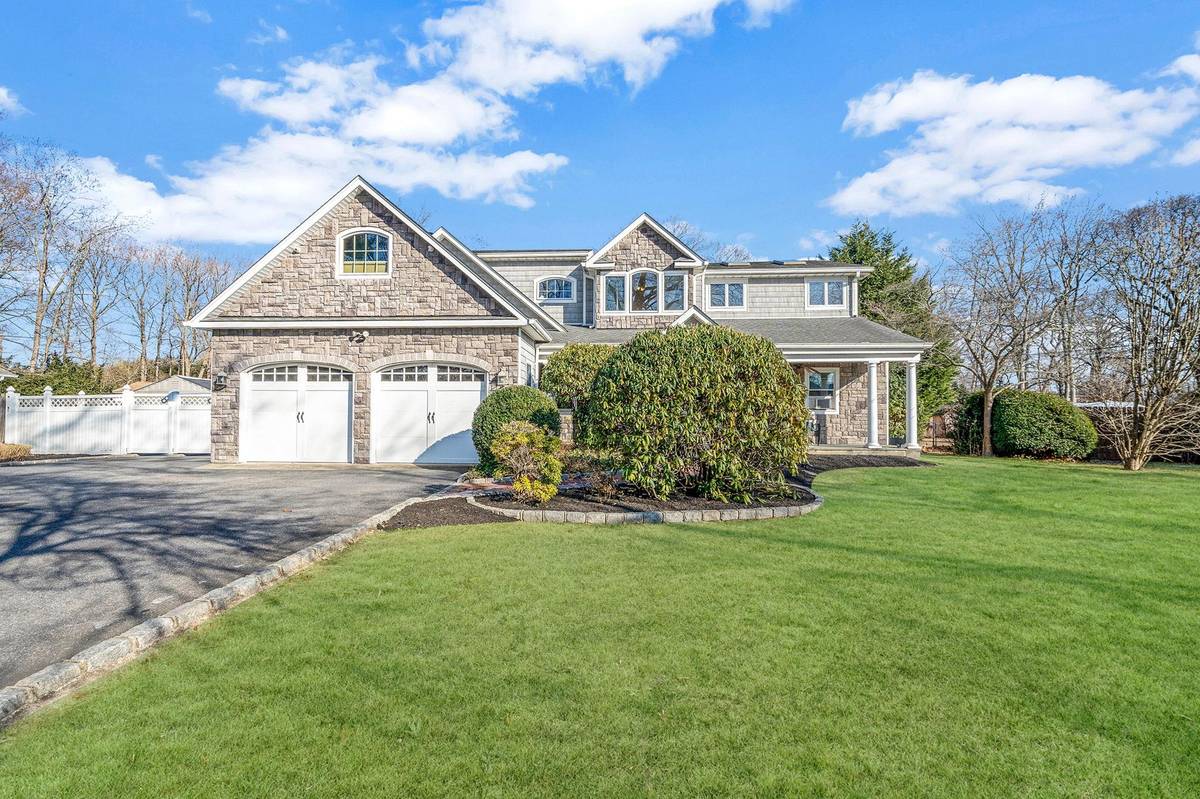 23 Wylde RD, Mount Sinai, NY 11766