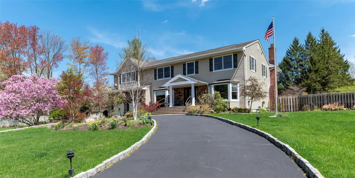 1 Regina CT, Blauvelt, NY 10913