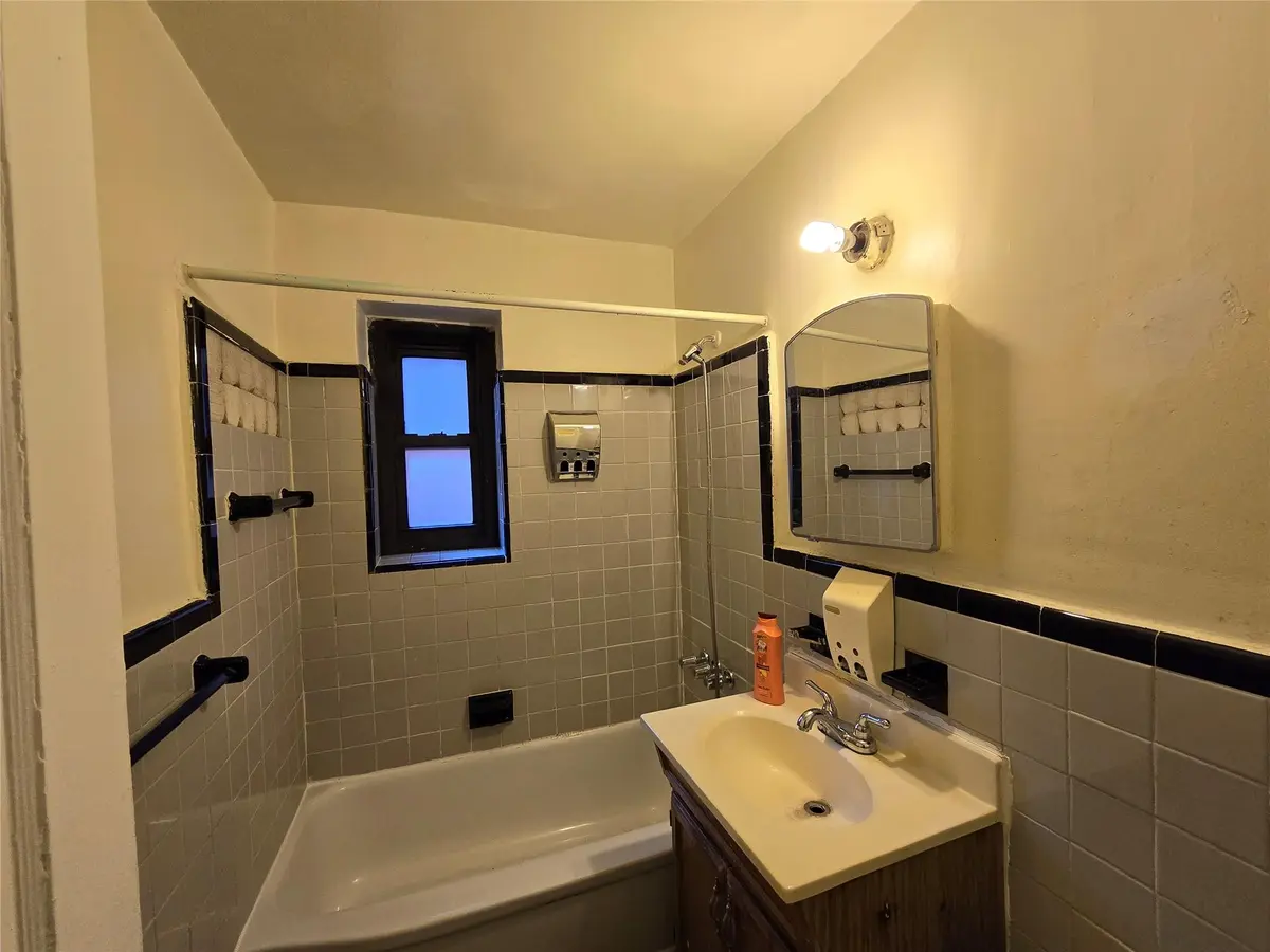 102-25 67th RD #1F, Forest Hills, NY 11375