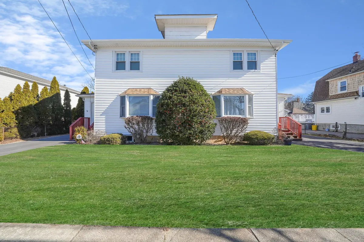 12 Lloyd AVE, Lynbrook, NY 11563