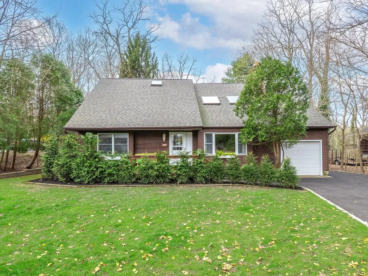 46 Highland Down, Shoreham, NY 11786